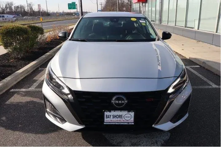 $18298 : Nissan Altima 2023 2.5 SR 4d image 4