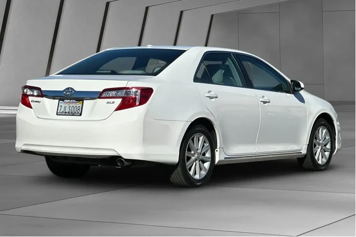 $14000 : Toyota Camry 2014 XLE 4dr Se image 4