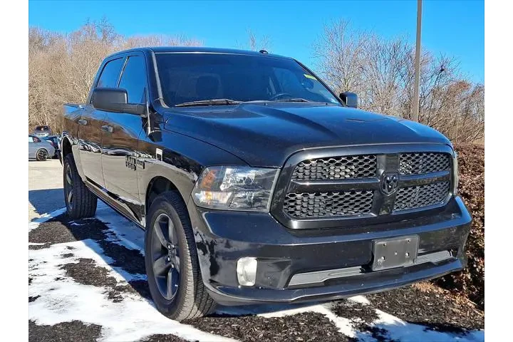 $13995 : Ram 1500 2017 4x4 Express 4d image 2