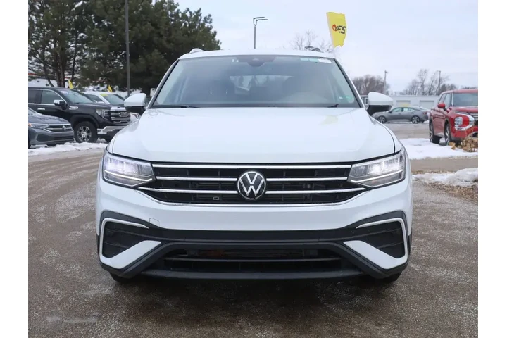 $23777 : Volkswagen Tiguan 2024 Wolfs image 3