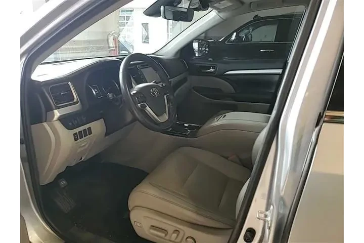 $25228 : Toyota Highlander 2019 XLE 4 image 2