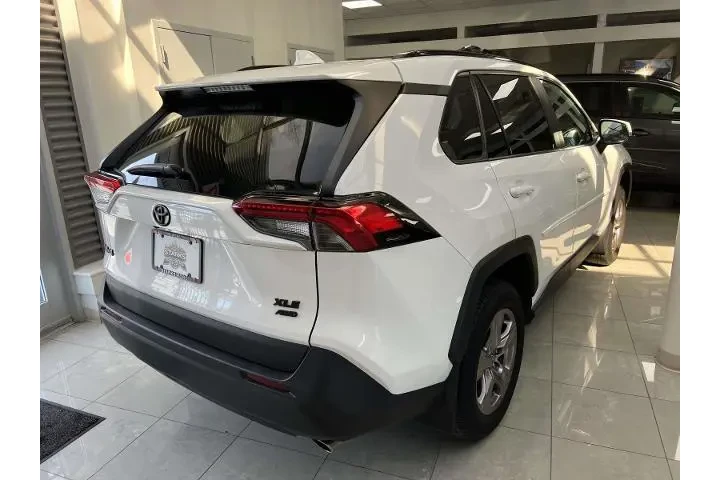 $30828 : Toyota RAV4 2023 AWD XLE 4dr image 6