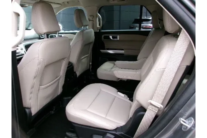 $32979 : Ford Explorer 2023 AWD XLT 4 image 9