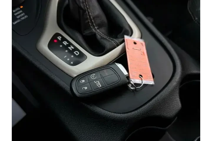 $16500 : Jeep Cherokee 2018 4x4 Limit image 6