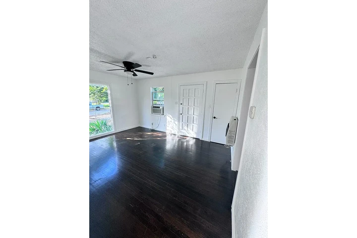 $900 : Esta casa renovada ya está image 3