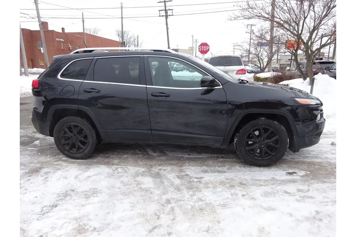 $8900 : 2014 Cherokee FWD 4dr Latitude image 4