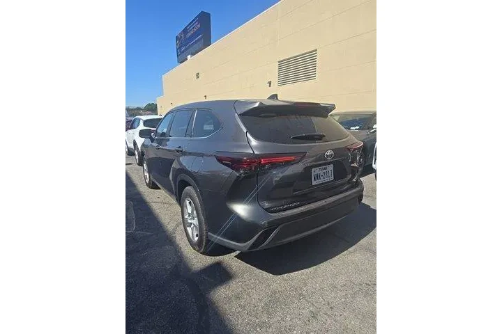 $37000 : Toyota Highlander 2025 LE 4d image 3