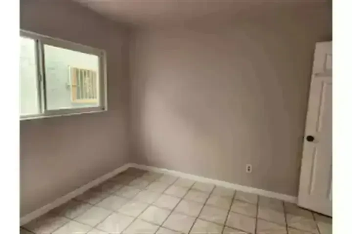 $1675 : APT. 1-RECAMARA/ 1-BAÑO image 2