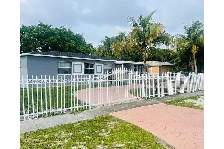 $1570 : Listo En North Miami image 1