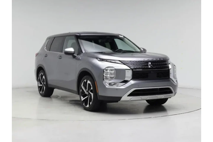 $27998 : Mitsubishi Outlander 2024 SE image 1