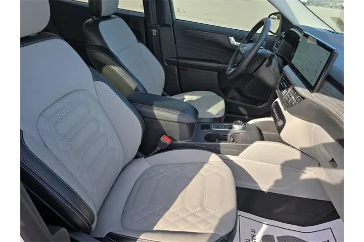 $25921 : Ford Escape 2024 AWD Platinu image 10