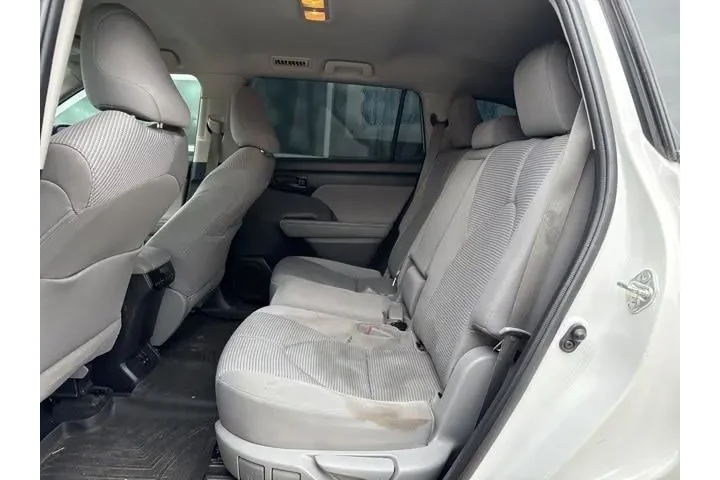 $26988 : Toyota Highlander 2022 L 4dr image 10