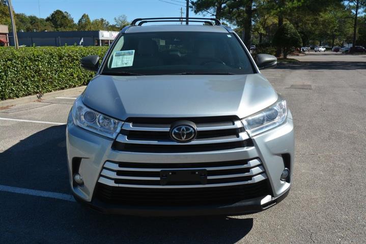 2017 Highlander XLE image 3