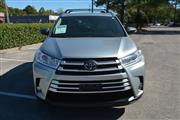 2017 Highlander XLE thumbnail