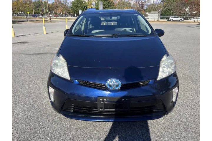 $10900 : 2013 Prius Four image 4