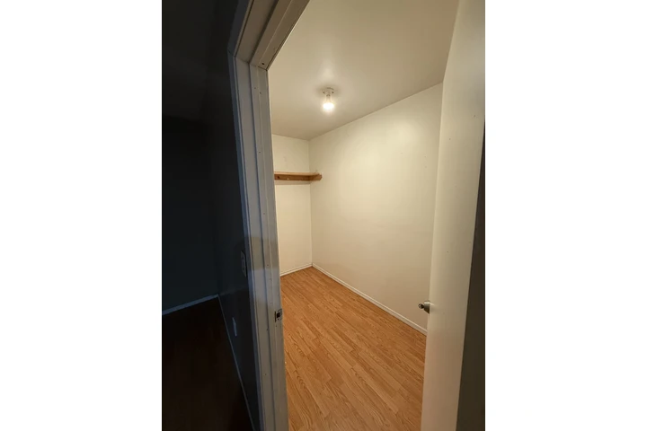 $800 : Cuartos y master room de renta image 4