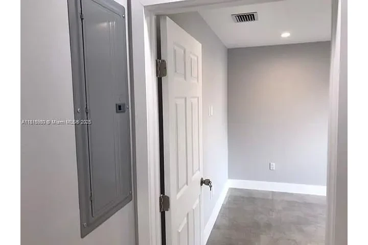 $900 : Casa en el corazón de Miami! image 4