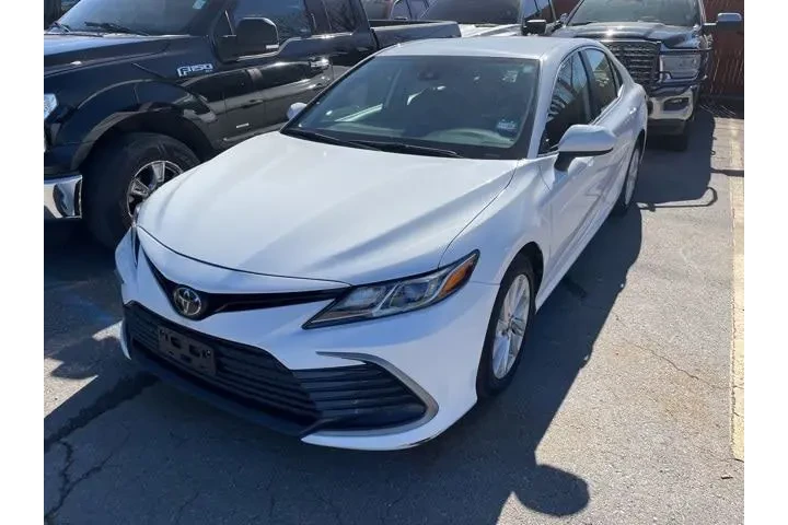 $22101 : Toyota Camry 2024 LE 4dr Sed image 2