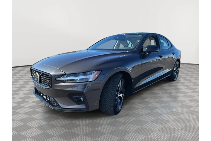 $33989 : 2024 S60 Plus Dark Theme image 5