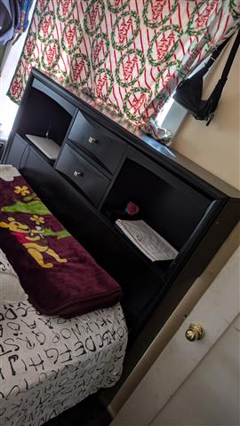 $250 : Queen size bed frame usado image 4