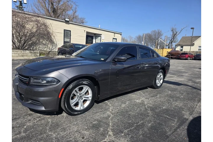 $8900 : 2015 Charger SE image 2