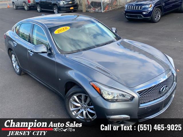 Used 2018 Q70 3.7 LUXE AWD fo image 8