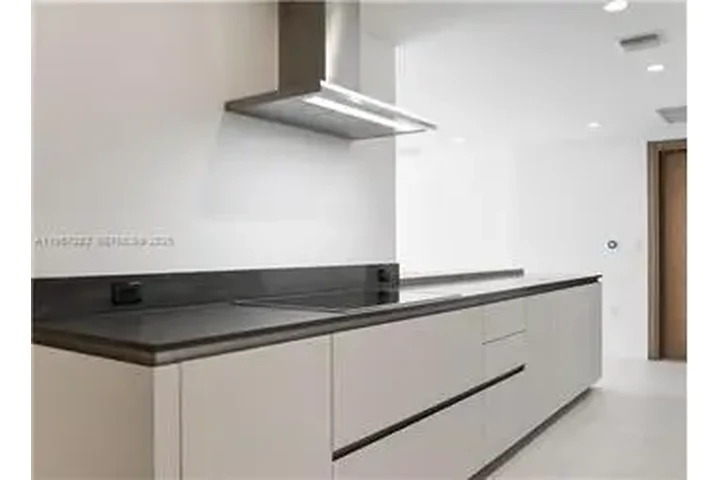 $12000 : Rental property with 3 bedro image 5