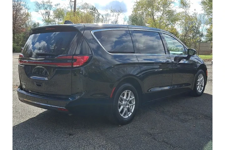 $28999 : Chrysler Pacifica 2023 Touri image 5