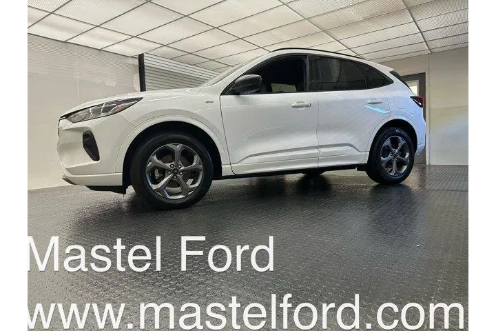 $27543 : Ford Escape 2023 AWD ST-Line image 1