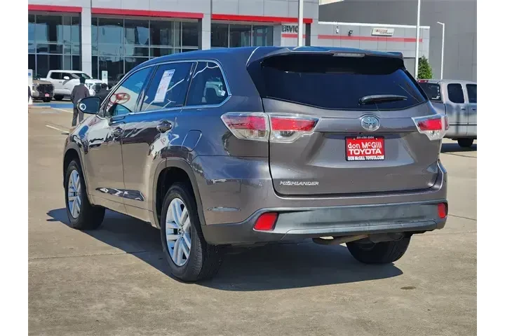 $13949 : Toyota Highlander 2016 LE 4d image 5