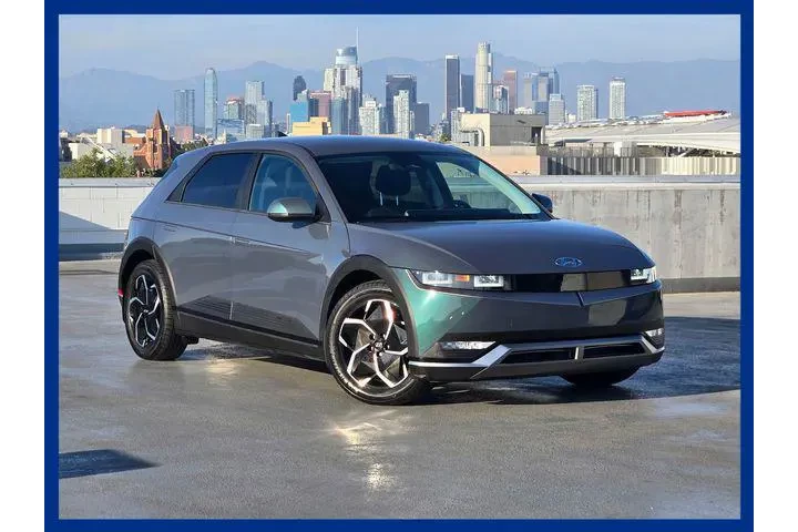 $26916 : Hyundai IONIQ 5 2024 SE 4dr image 2