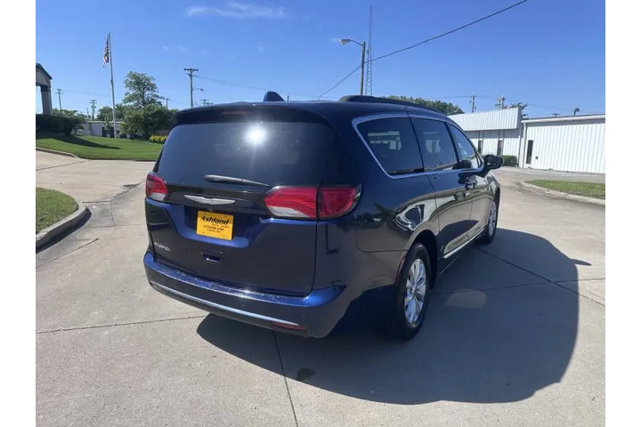 $9900 : 2017 Pacifica Touring-L image 6
