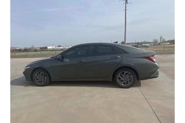 $18896 : Hyundai ELANTRA 2024 SEL 4dr image 8