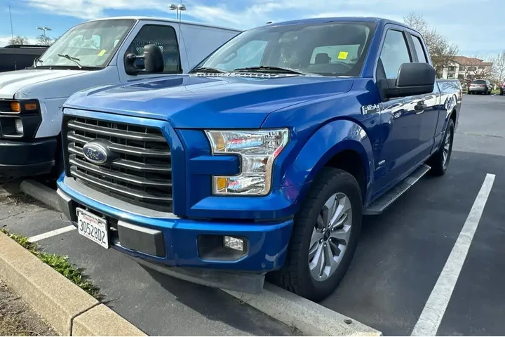 $17988 : Ford F-150 2017 4x2 Lariat 4 image 1