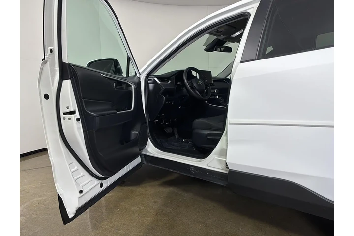 $31989 : Gold Certified 2024 RAV4 LE image 2