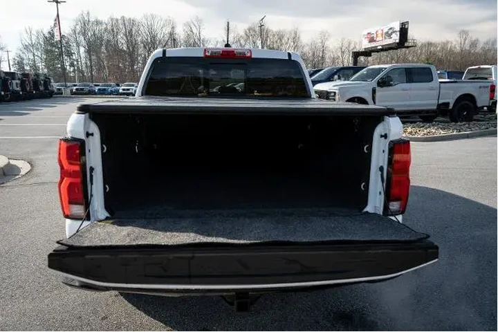 $39877 : Chevrolet Colorado 2024 4x4 image 9