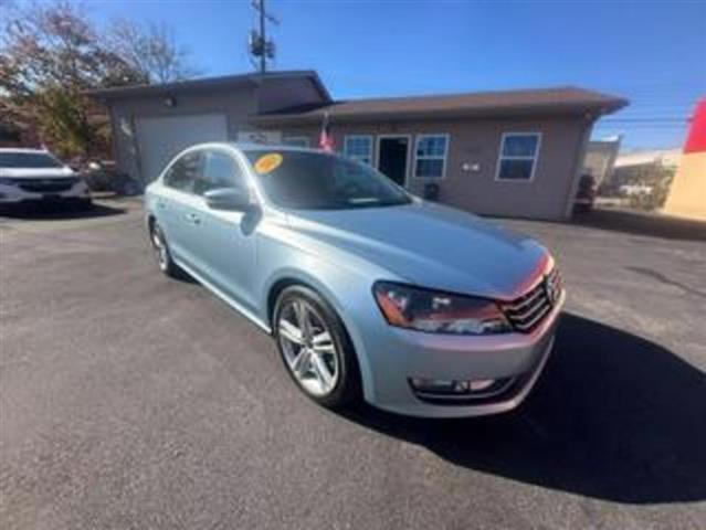 $9999 : 2013 Volkswagen Passat image 1