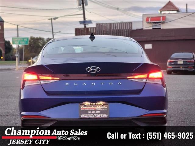 Used 2023 Elantra SEL IVT for image 7