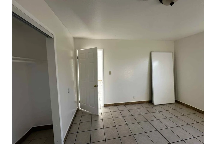 $1000 : Rento cuarto grande image 6