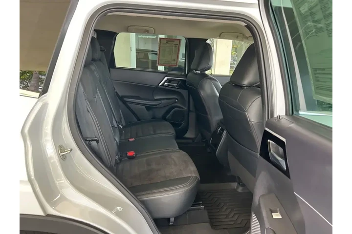 $22388 : Mitsubishi Outlander 2023 ES image 5