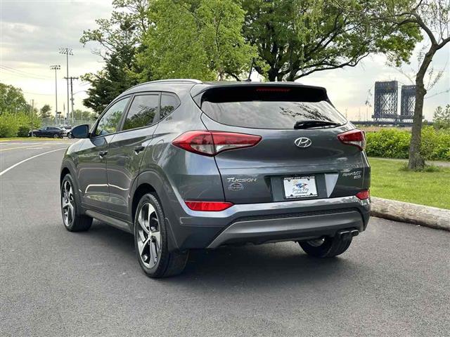 2016 Tucson Sport image 7