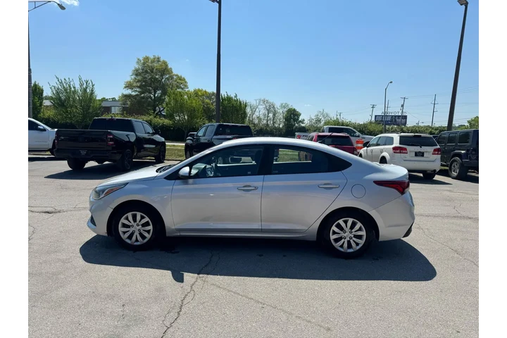 $6980 : 2018 Accent SE Sedan Manual image 5