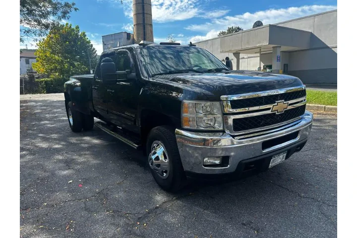$55000 : 2011 Silverado 3500HD 4WD Cre image 6