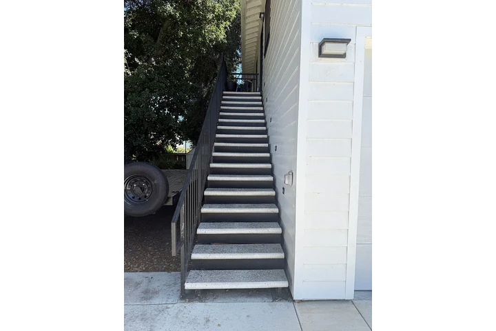 $2050 : Welcome to 122 E Brookdale Pl image 4
