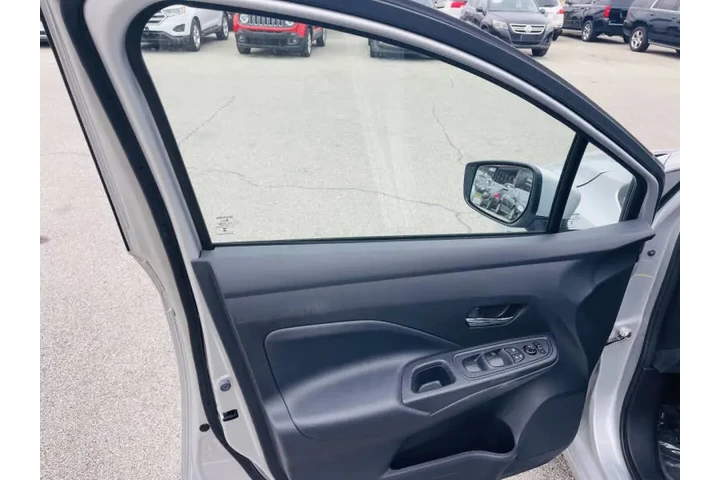 $15850 : 2025 Versa SV image 10