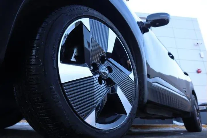 $23770 : Nissan Kicks 2025 AWD SR 4dr image 9