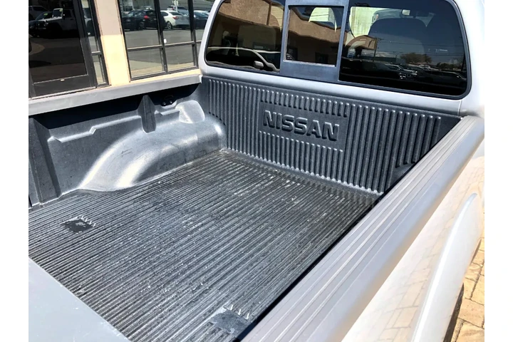 $13990 : 2016 Frontier SV Crew Cab 5AT image 8