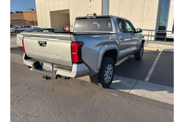 $35900 : Toyota Tacoma 2024 4x2 SR5 4 image 7
