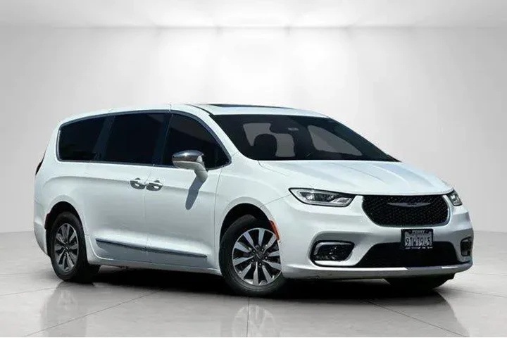 $20995 : Chrysler Pacifica Hybrid 202 image 1