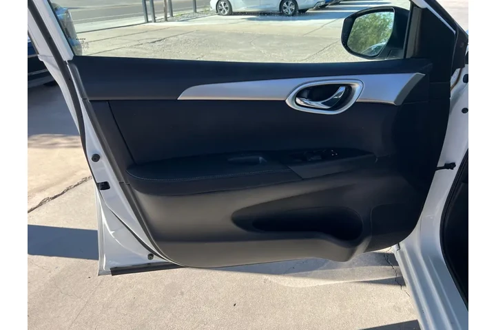 2014 Sentra SV image 10